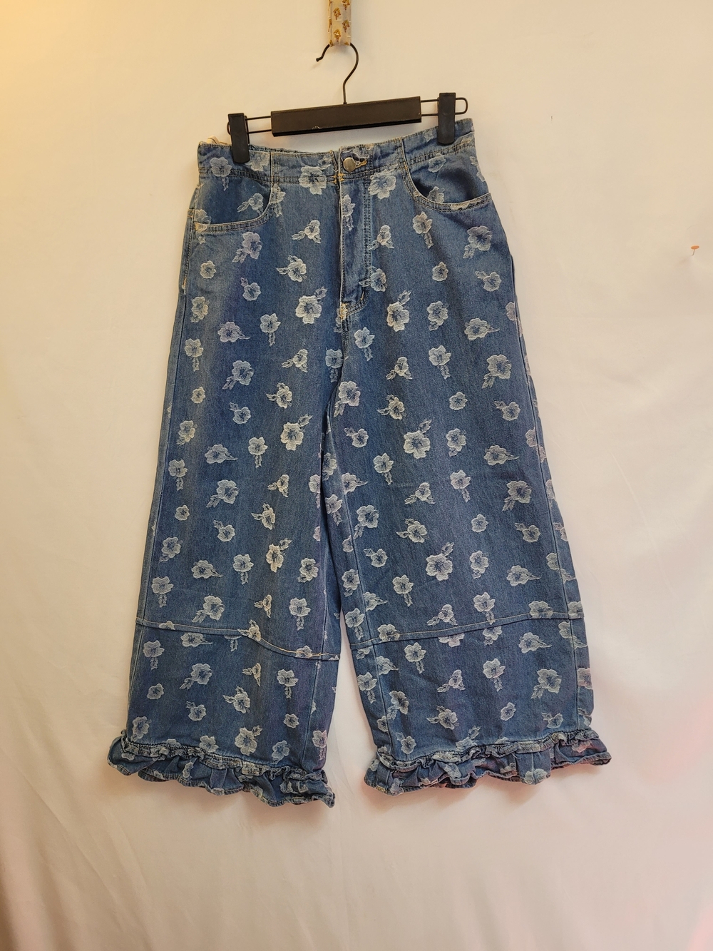 Easel Denim Wide-Leg Floral Jeans in Blue With Ruffle Bottom